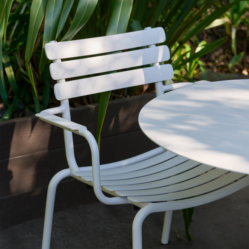 HOUE - ALUA Outdoor Dining Armlehnstuhl | muted white
