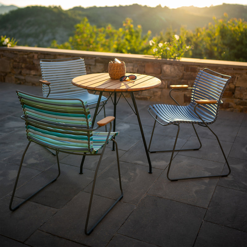HOUE - CLICK Outdoor Dining Armlehnstuhl mit niedriger Lehne