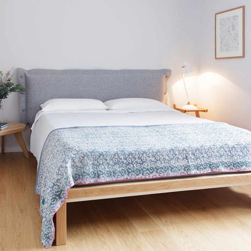 Hans Hansen - Pure Bett mit Polsterkopfteil | 160 cm