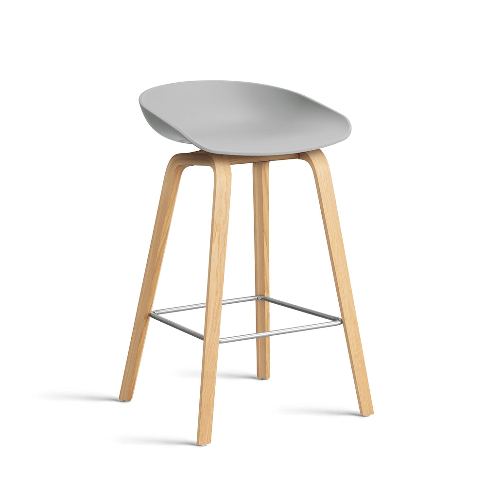 HAY - About A Stool AAS 32 (Kunststoffgleiter) | H 65 cm / concrete grey 2.0 / Eiche lackiert / Edelstahl