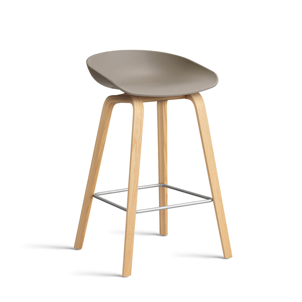 HAY - About A Stool AAS 32 (Kunststoffgleiter) | H 65 cm / khaki 2.0 / Eiche lackiert / Edelstahl