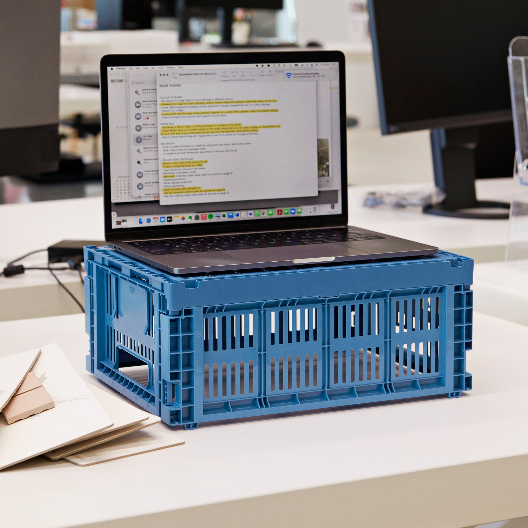 HAY - Colour Crate Korb M, recycled (Bundle-Unterposition) | HAY - Colour Crate Korb M, 34,5 x 26,5 cm, electric blue, recycled
