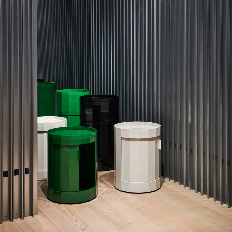HAY - Facet Cabinet mit Füßen und Rollen | niedrig / eggshell, niedrig / spinach green