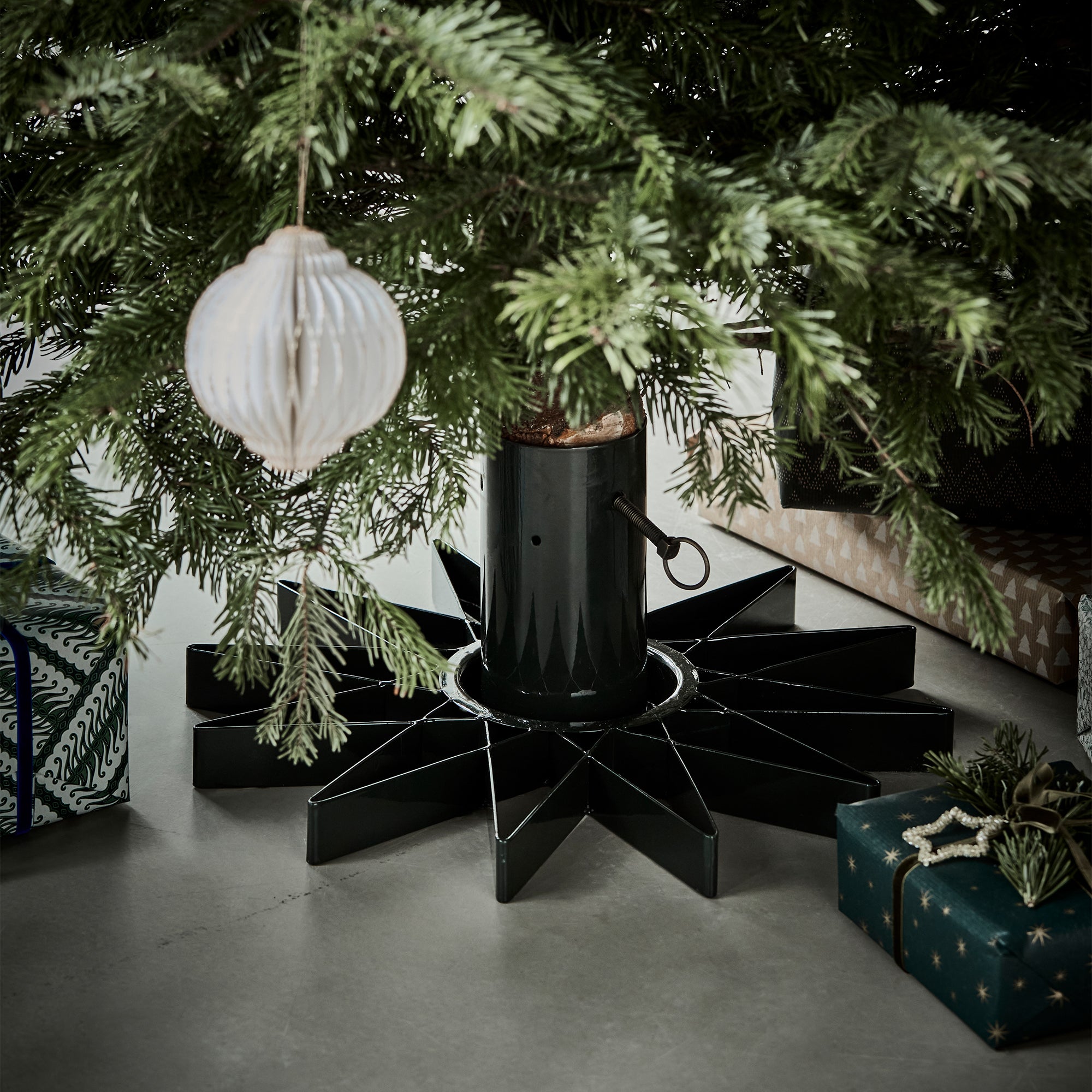 House Doctor - Star Weihnachtsbaumständer | 