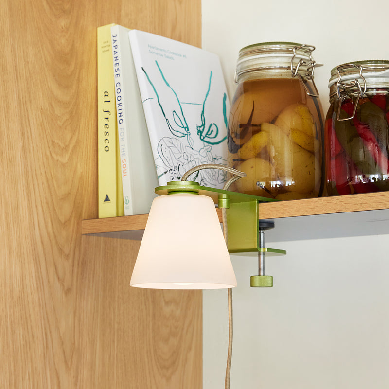 Hübsch Interior - Lure Klemmleuchte | metallic grün