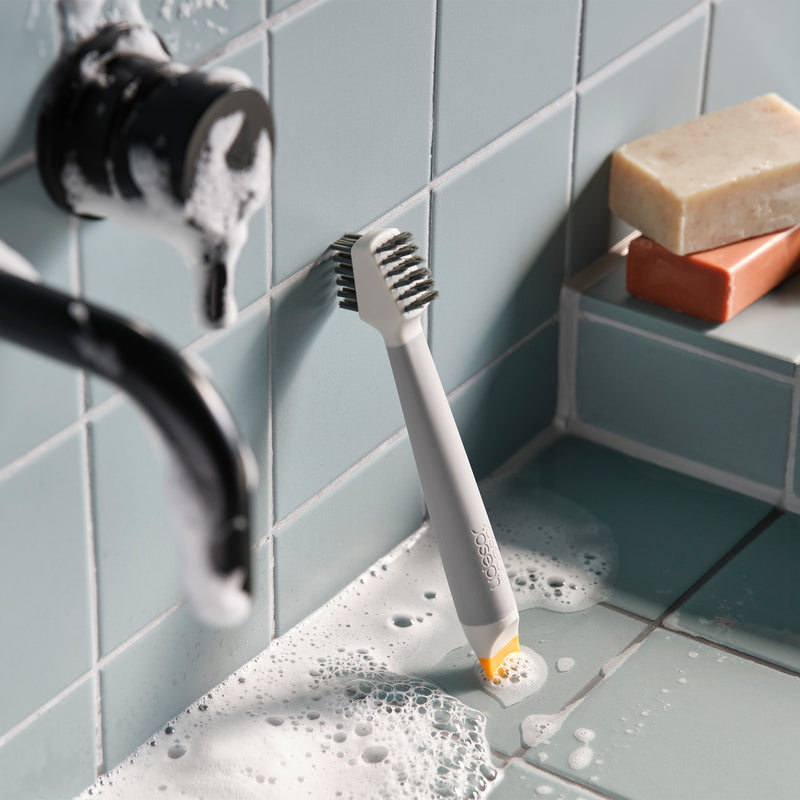 Joseph Joseph - CleanTech Kleine Reinigungsbürste mit Griff