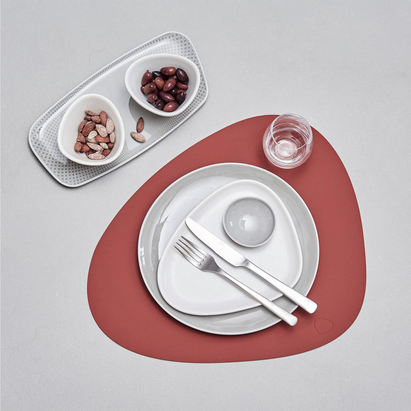 Lind DNA - Tischset Curve L | Nupo / sienna