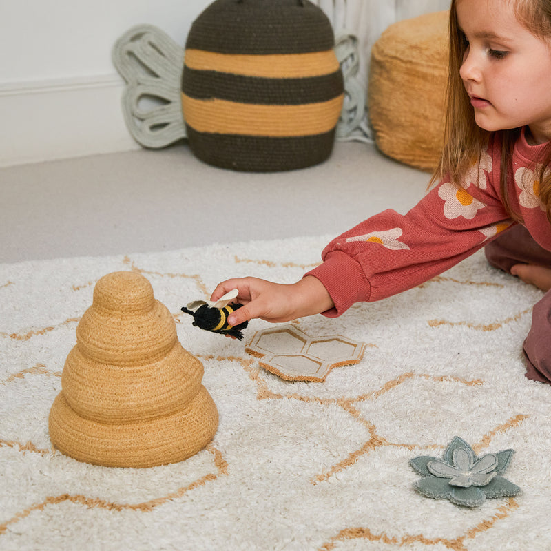Lorena Canals - Pollination Spielteppich mit Spielzubehör
