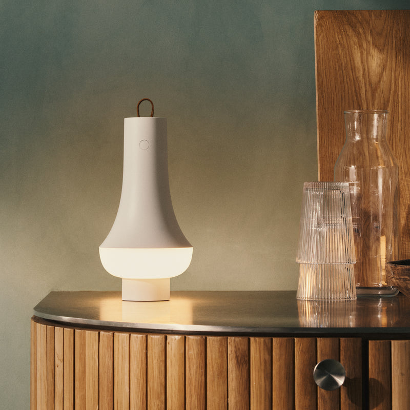 Louis Poulsen - Tomoshi Portable Akku LED-Tischleuchte | weiß