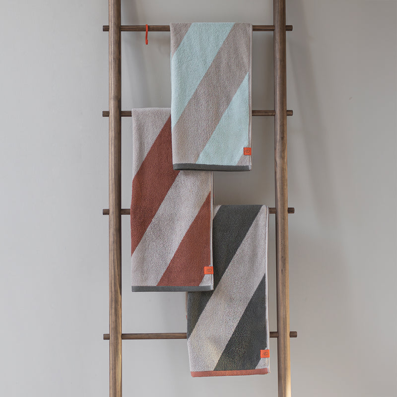 Mette Ditmer - Diagonal Badetuch