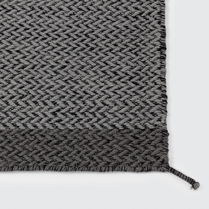 Muuto - Ply Rug | 170 x 240 cm / dunkelgrau