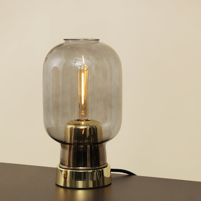 Normann Copenhagen - Amp Tischleuchte | rauch/messing