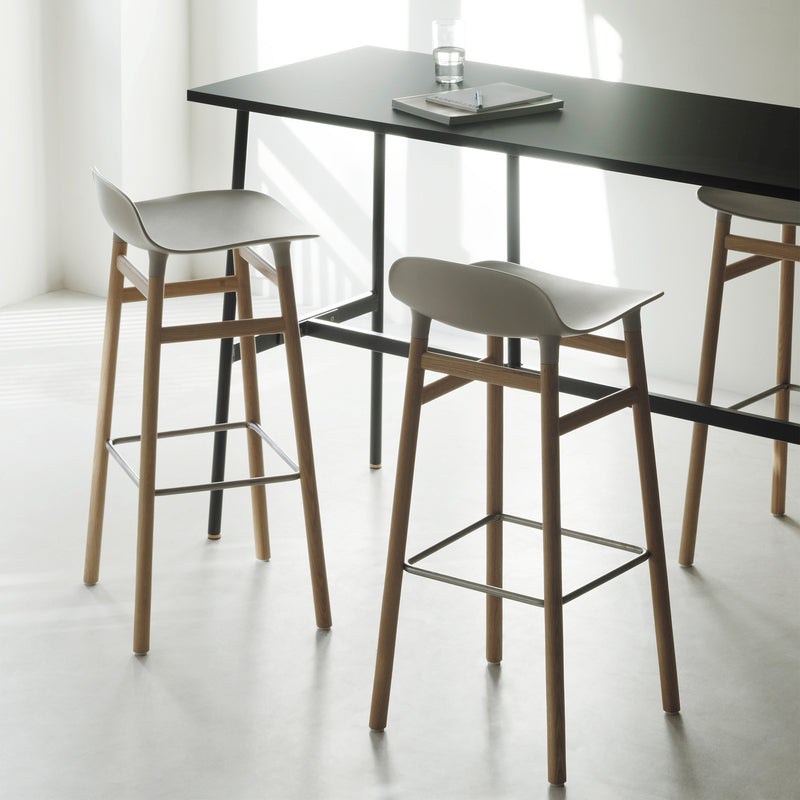 Normann Copenhagen - Form Barhocker 65 (Holz) | 65 cm / grau / EIche