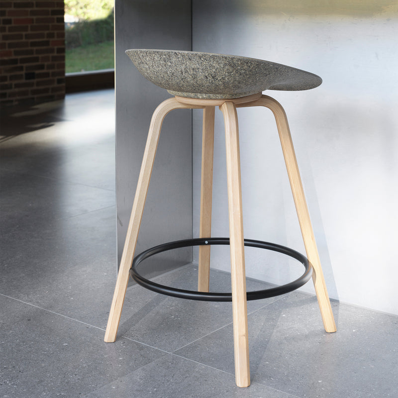 Normann Copenhagen - Mat Barhocker | Fußstütze schwarz / H 65 cm / seaweed