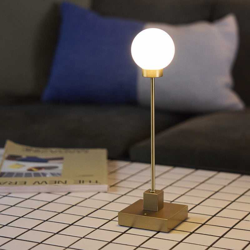 Northern - Snowball LED Tischleuchte mit Akku | Messing