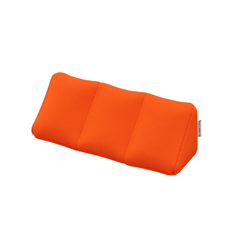 OUT Objekte unserer Tage - Henn Prism Kissen | reinorange (Vidar 4 0542 by Kvadrat/Raf Simons)