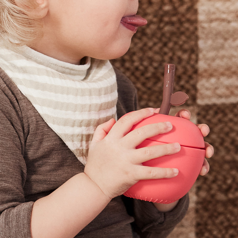 OYOY Mini - Apfel Becher mit Strohhalm