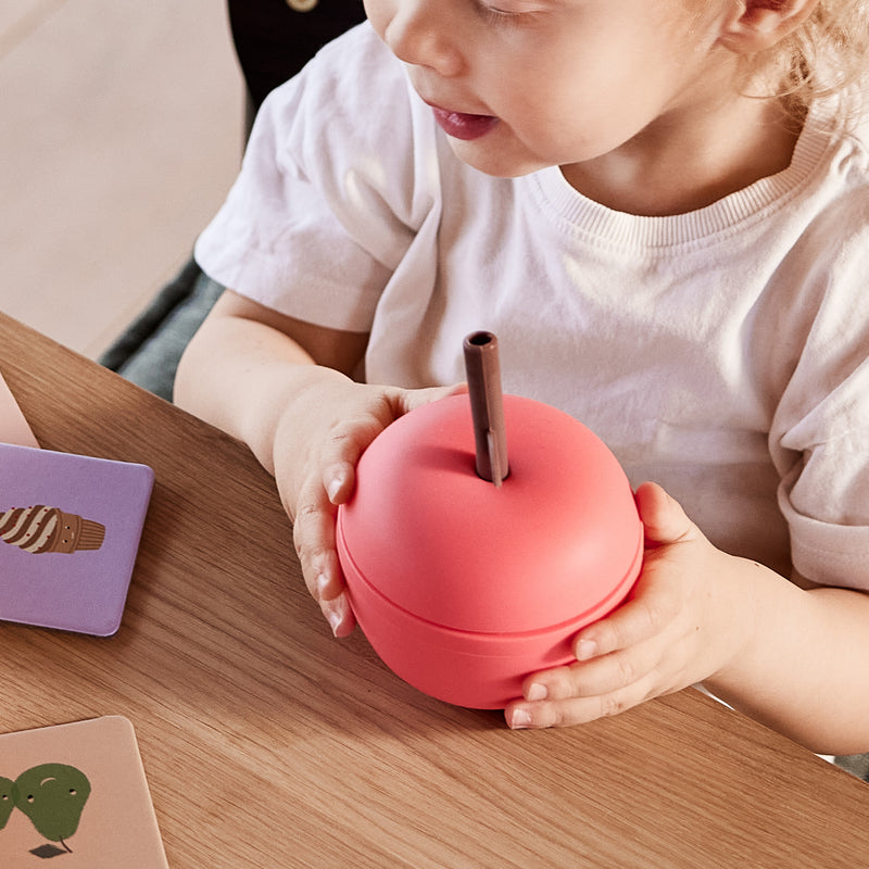 OYOY Mini - Apfel Becher mit Strohhalm