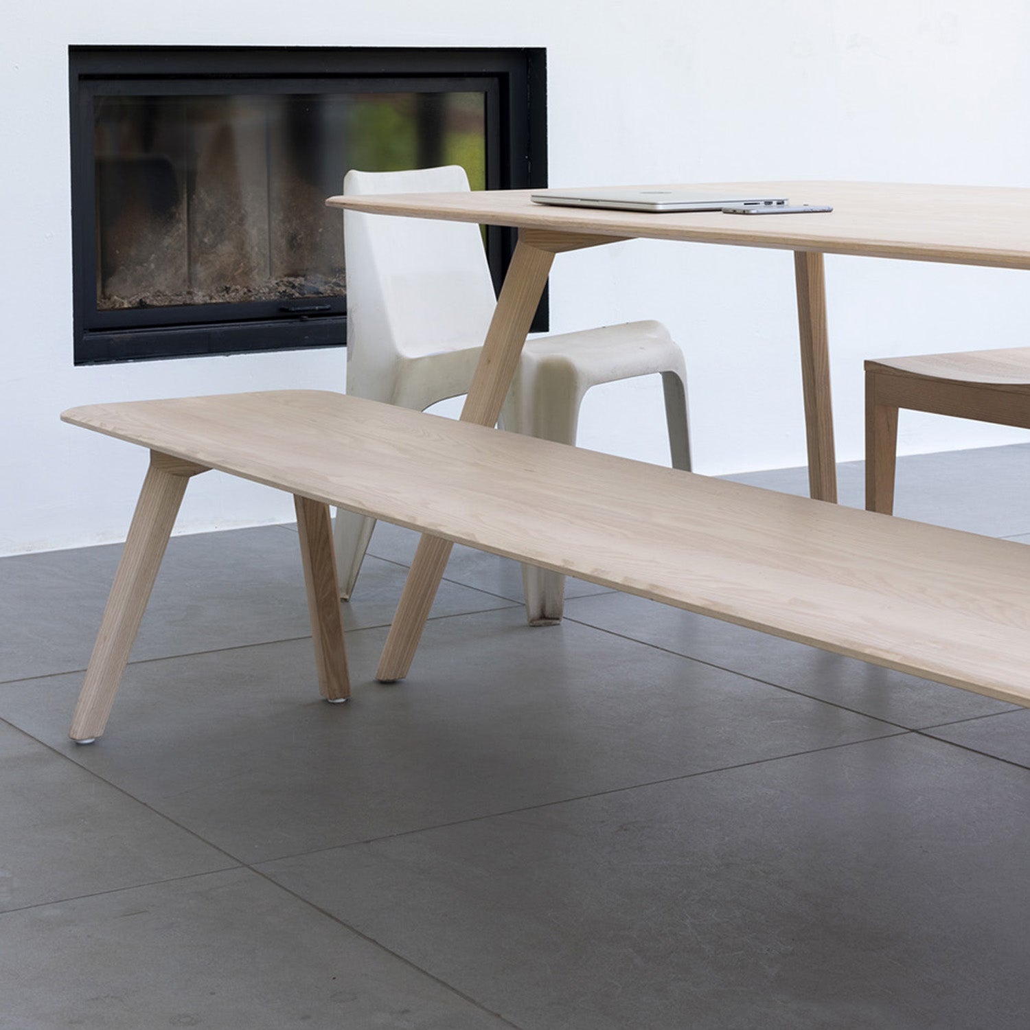 OUT Objekte unserer Tage - Meyer Tisch | Large / Esche gewachst mit Weißpigment / 200 x 92 cm