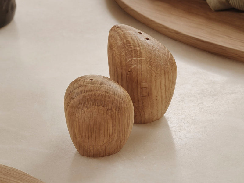 Ferm Living - Cairn Salz- und Pfefferstreuer | Eiche lackiert