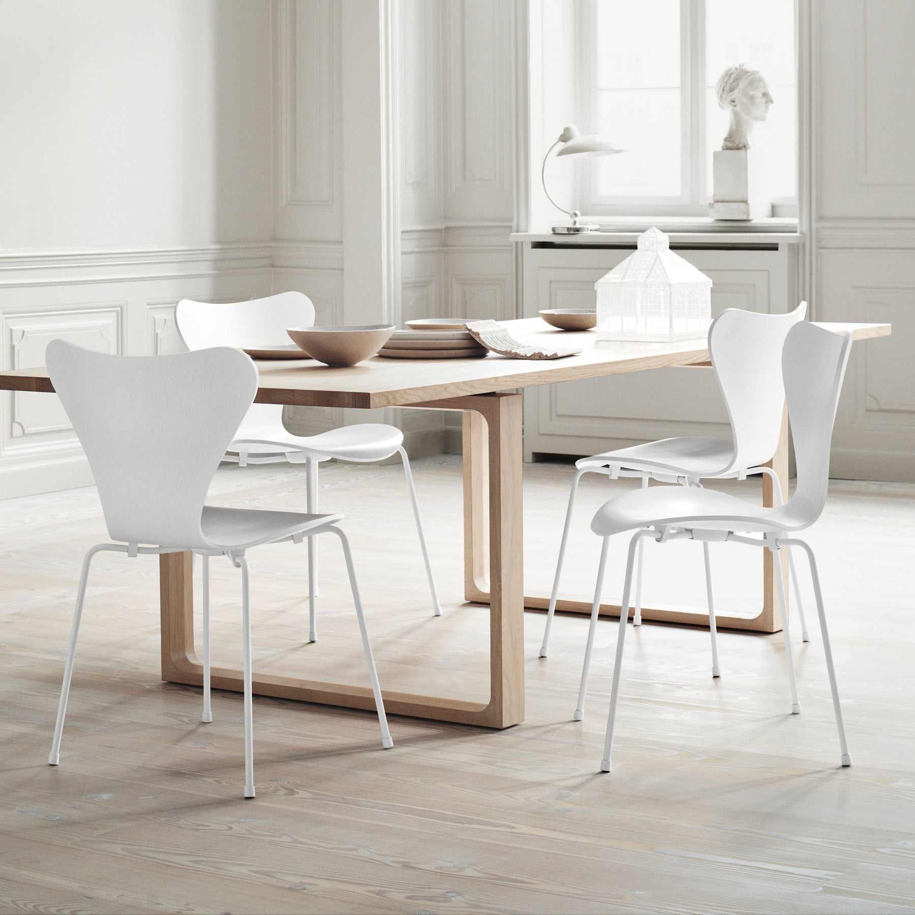 Fritz Hansen - Serie 7 Stuhl Monochrom | Esche weiß gefärbt