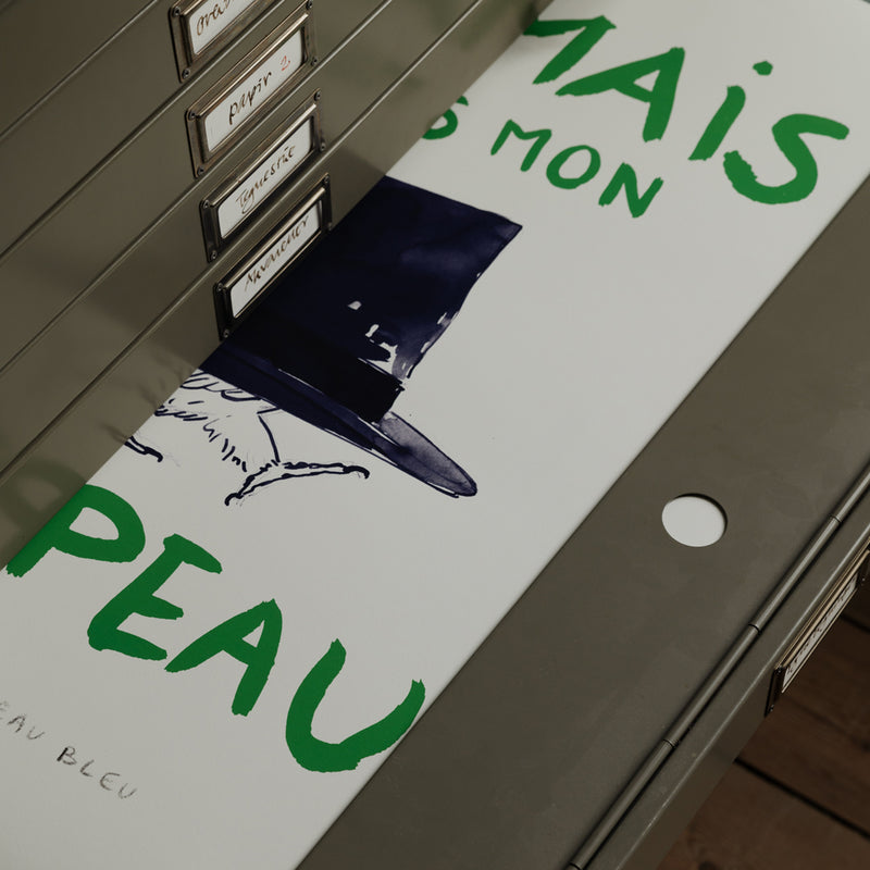 The Poster Club - L'Oiseau au Chapeau Bleu von Another Art Project