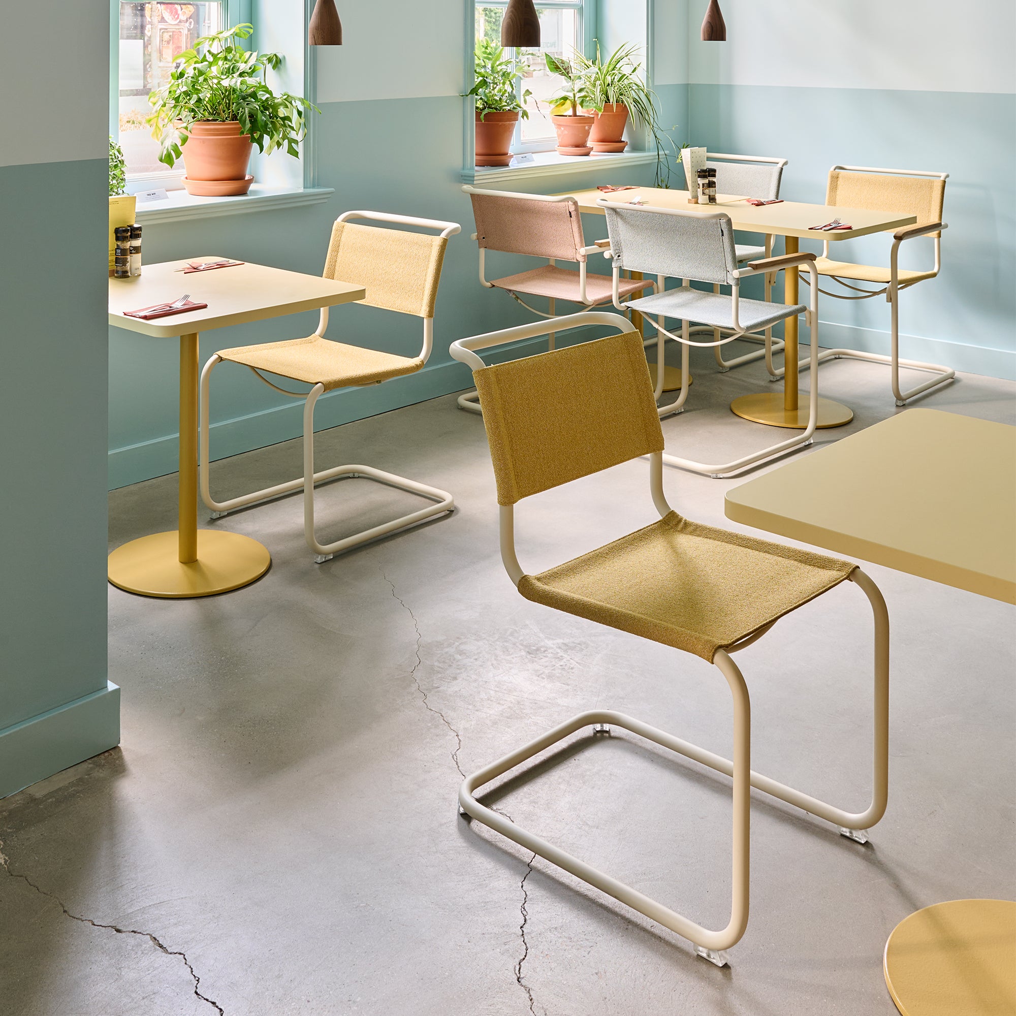 Thonet - S 33 V Stuhl | Stoff Rohi Cento corn / Perlweiß