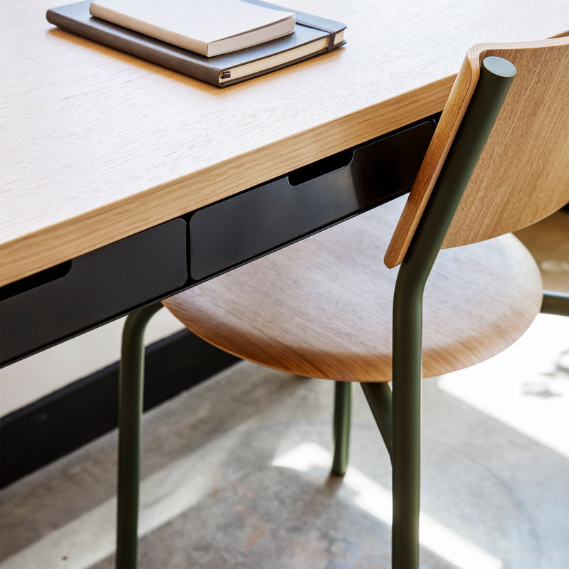 TipToe - Monochrome Schreibtisch mit Schubladen