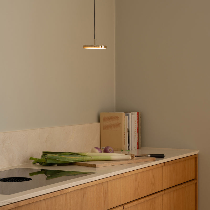 Umage - Asteria Micro LED-Pendelleuchte | V1 / Monochrome / Messing poliert