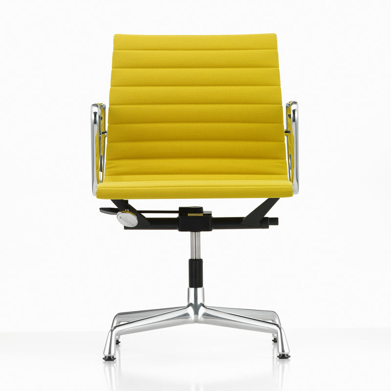Vitra - EA 131 Bürostuhl mit Armlehnen