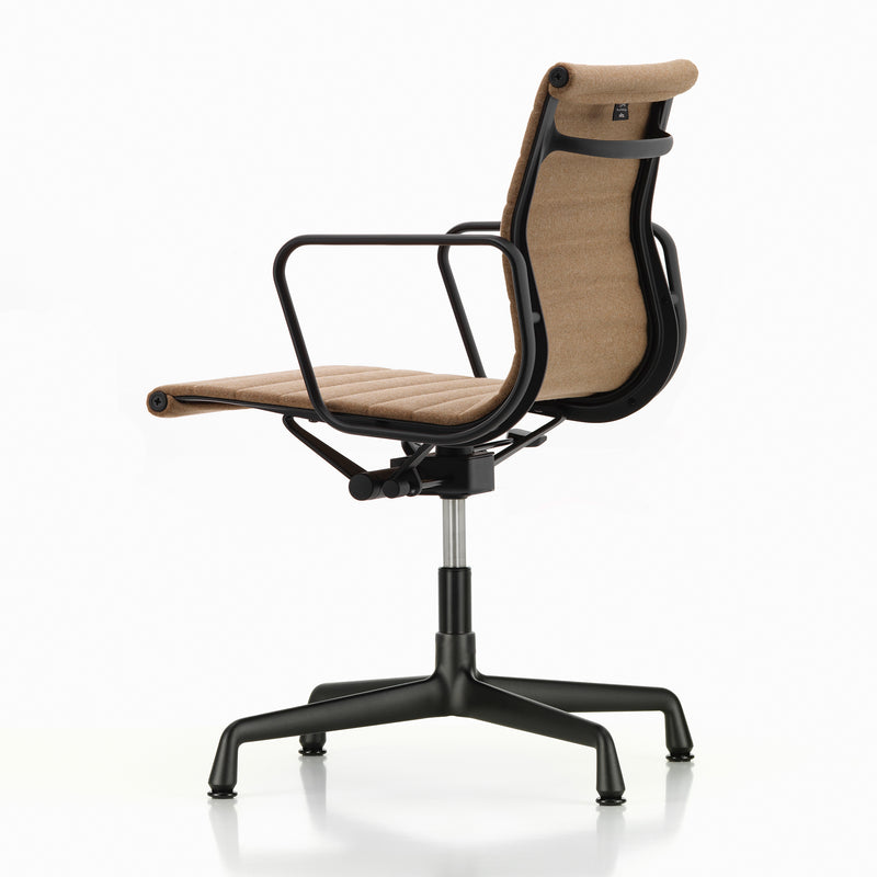 Vitra - EA 132 Bürostuhl mit Armlehnen