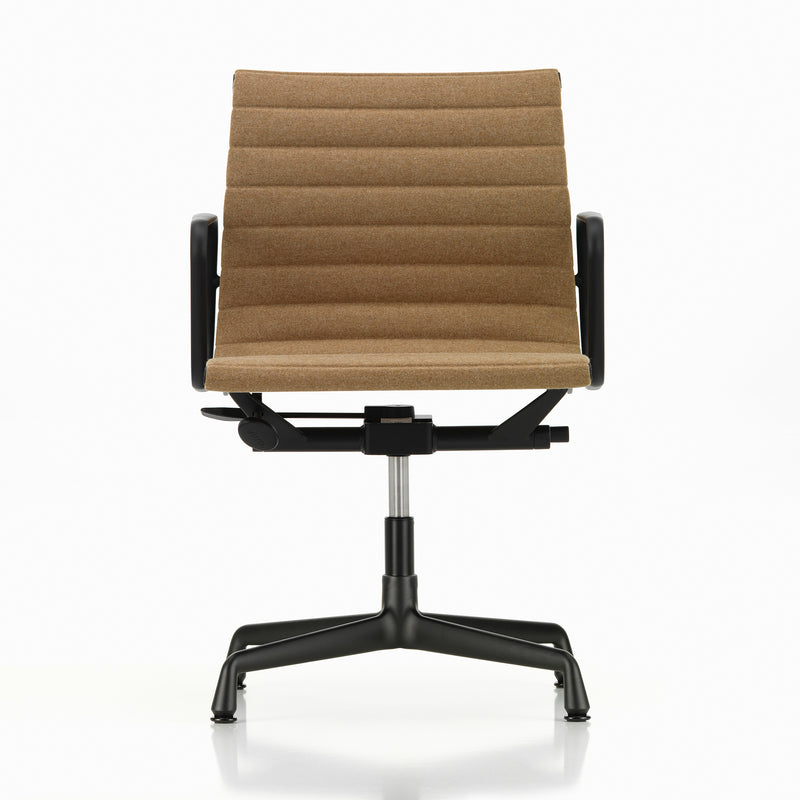 Vitra - EA 132 Bürostuhl mit Armlehnen
