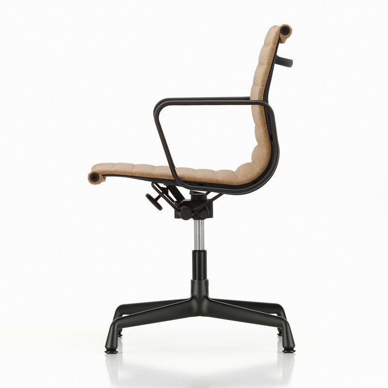 Vitra - EA 132 Bürostuhl mit Armlehnen