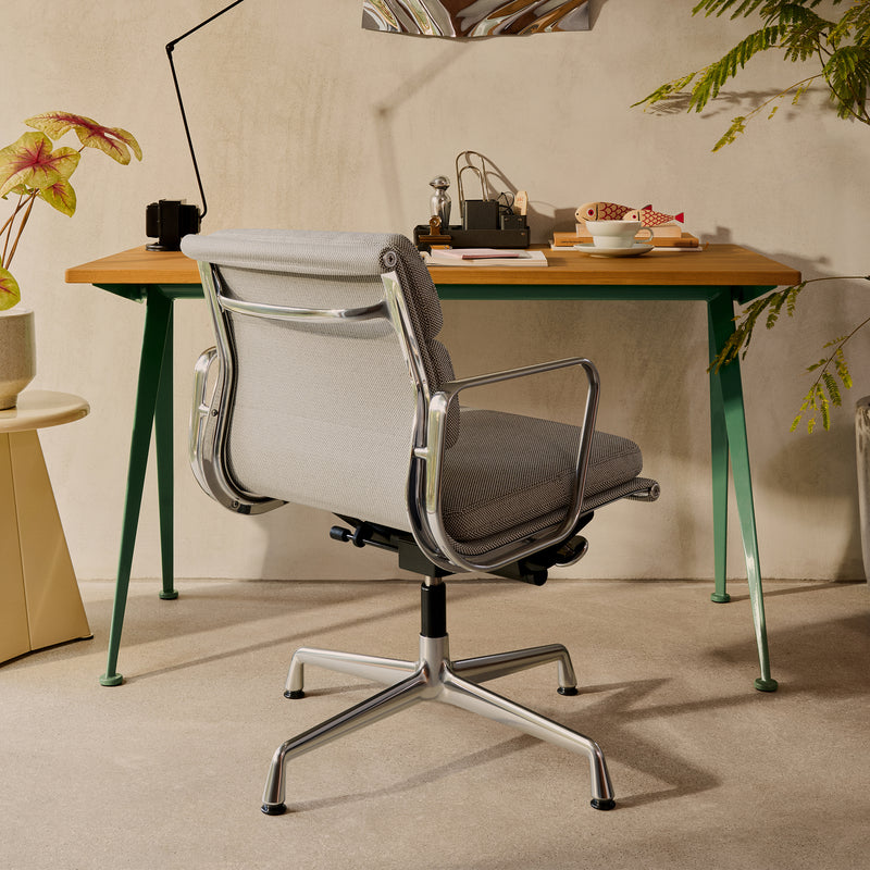 Vitra - Soft Pad Chair EA 231 Bürostuhl mit Armlehnen