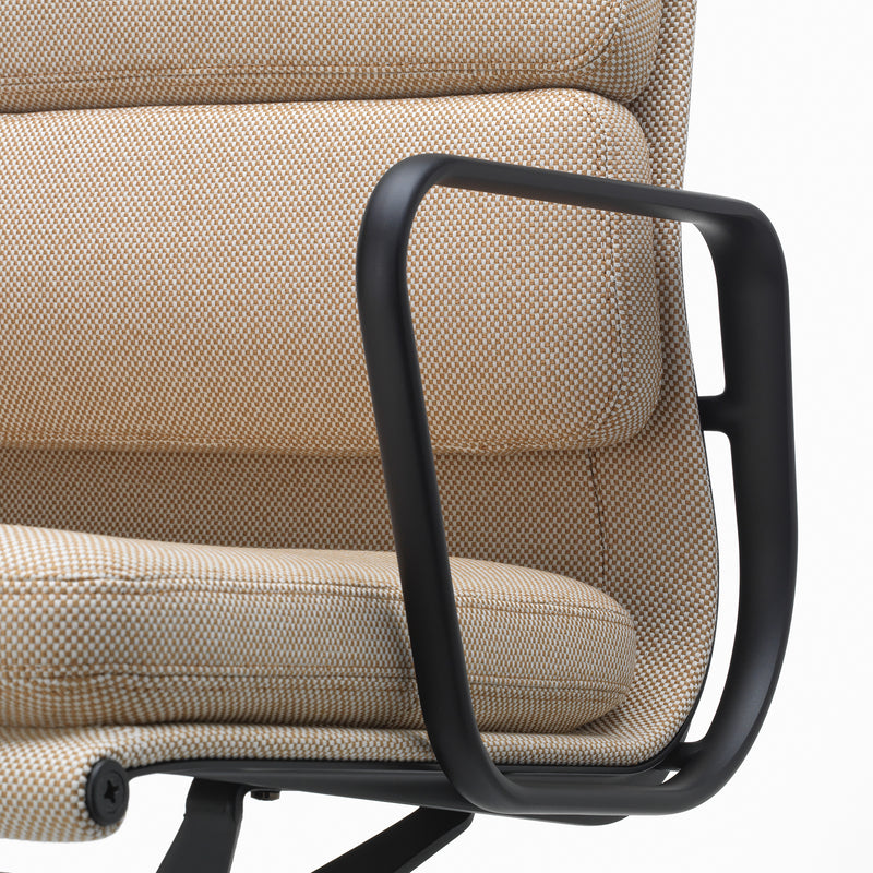 Vitra - Soft Pad Chair EA 231 Bürostuhl mit Armlehnen