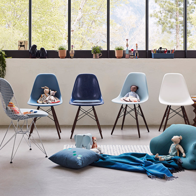 Vitra - Eames Fiberglass Side Chair DSW