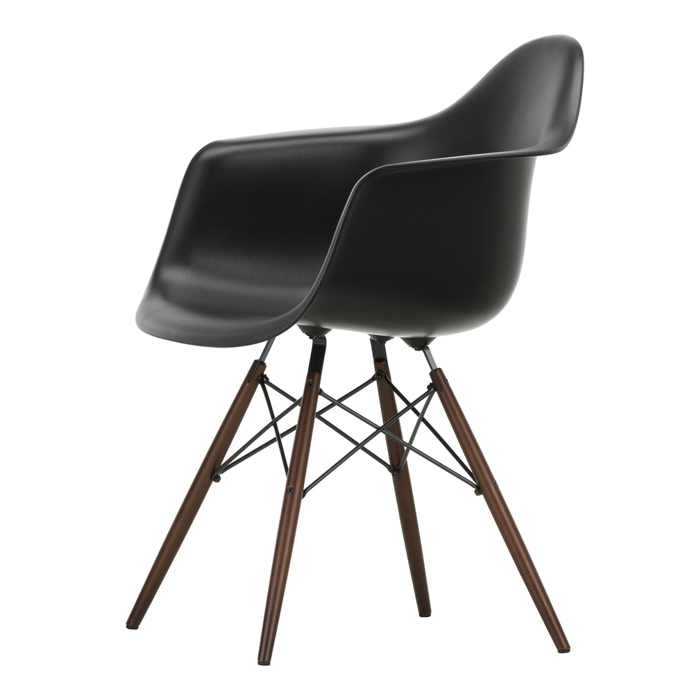 Vitra - Eames Plastic Armchair DAW RE | tiefschwarz RE / Ahorn dunkel 