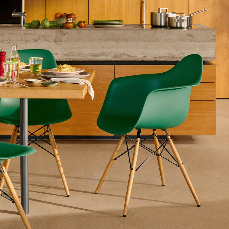 Vitra - Eames Plastic Armchair DAW RE | smaragd RE / Ahorn gelblich