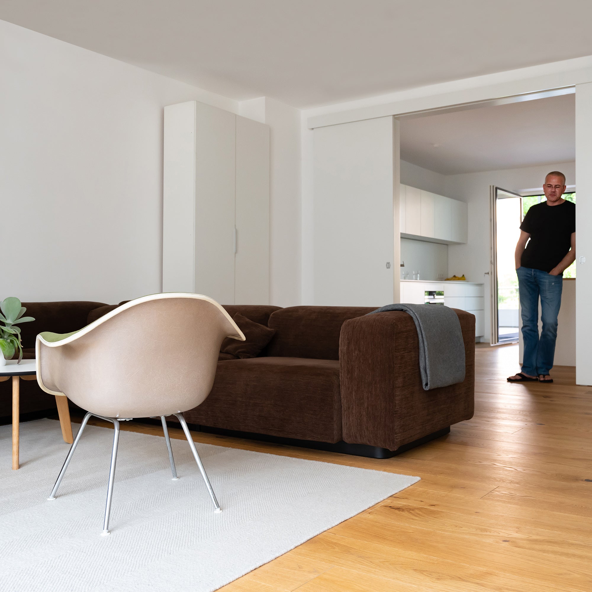 Vitra - Eames Plastic Armchair DAX RE