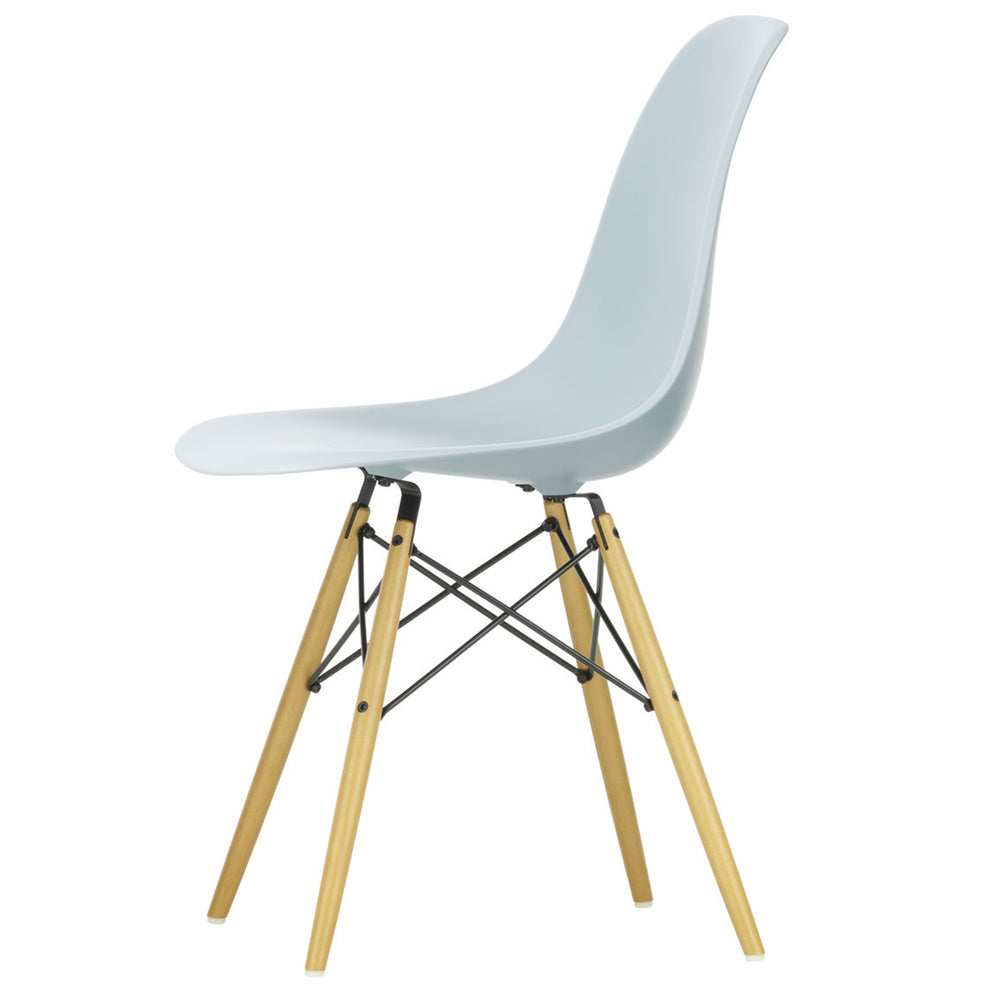 Vitra - Eames Plastic Side Chair DSW RE | eisgrau RE / Ahorn gelblich