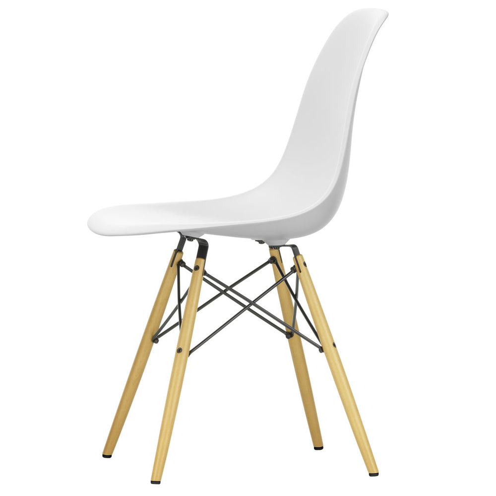 Vitra - Eames Plastic Side Chair DSW RE | Filzgleiter basic dark / cotton weiß RE / Ahorn gelblich