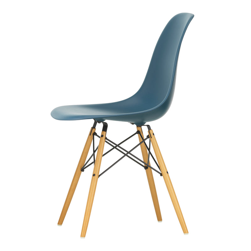 Vitra - Eames Plastic Side Chair DSW RE | Filzgleiter basic dark / meerblau RE / Ahorn gelblich