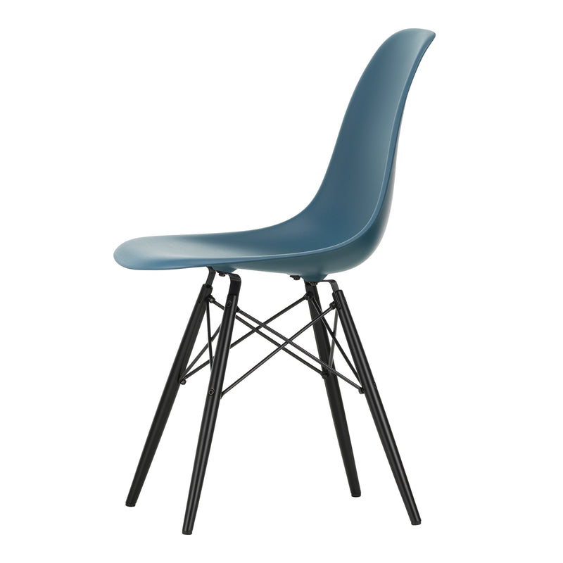 Vitra - Eames Plastic Side Chair DSW RE | Filzgleiter basic dark / meerblau RE / Ahorn schwarz
