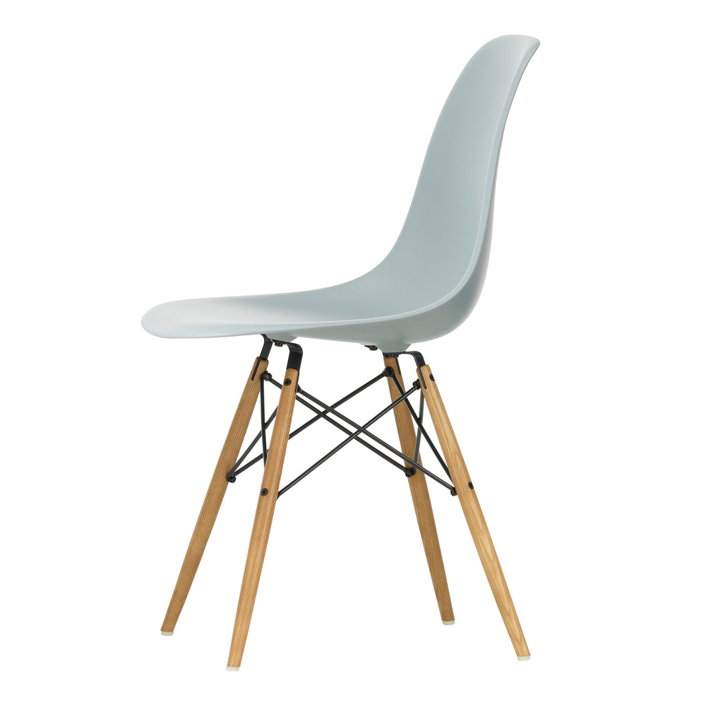 Vitra - Eames Plastic Side Chair DSW RE | Filzgleiter basic dark / hellgrau RE / Esche honigfarben