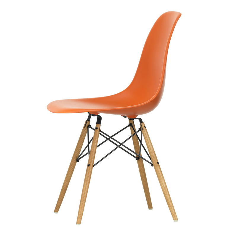 Vitra - Eames Plastic Side Chair DSW RE | Filzgleiter basic dark / rostorange RE / Esche honigfarben