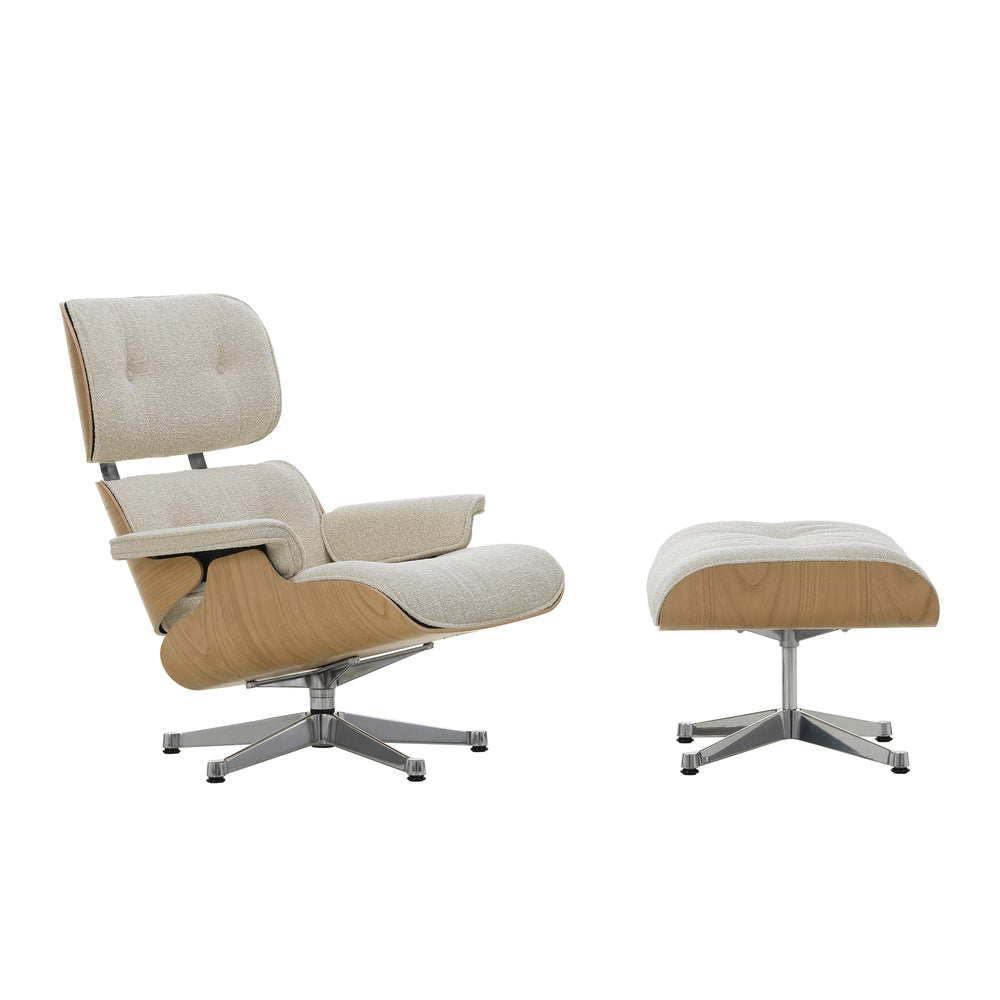 Vitra - Lounge Chair &amp; Ottoman | Nubia 02 crème/perle / Kastanie natur / poliert