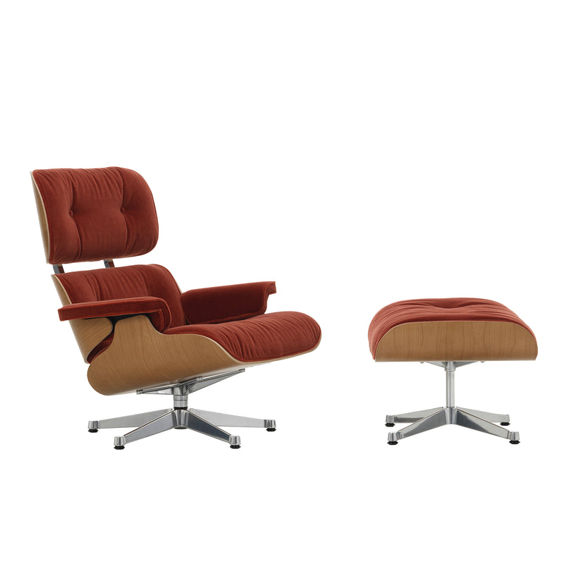 Vitra - Lounge Chair &amp; Ottoman | Calma 07 brandy / Kirsche natur / poliert
