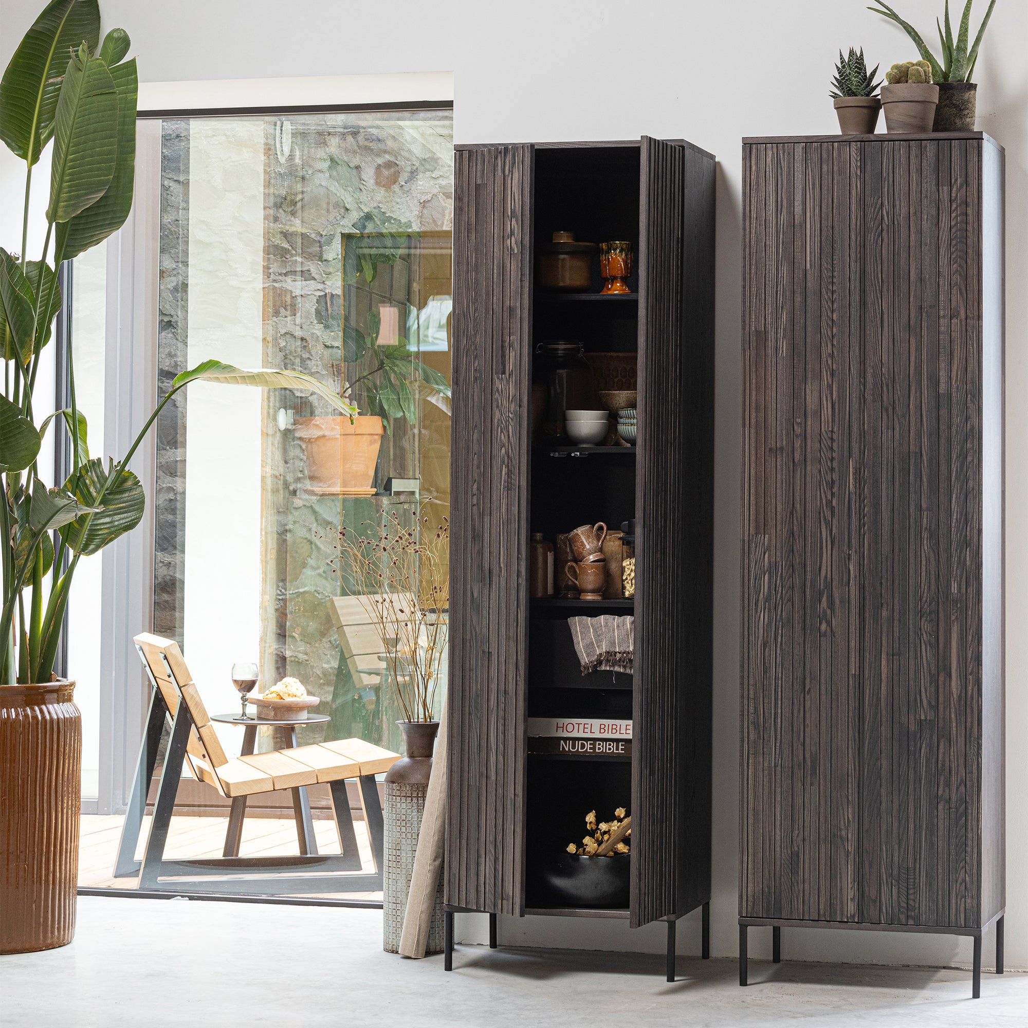 WOOOD Exclusive - Gravure Schrank mit Schubladen | Esche espresso