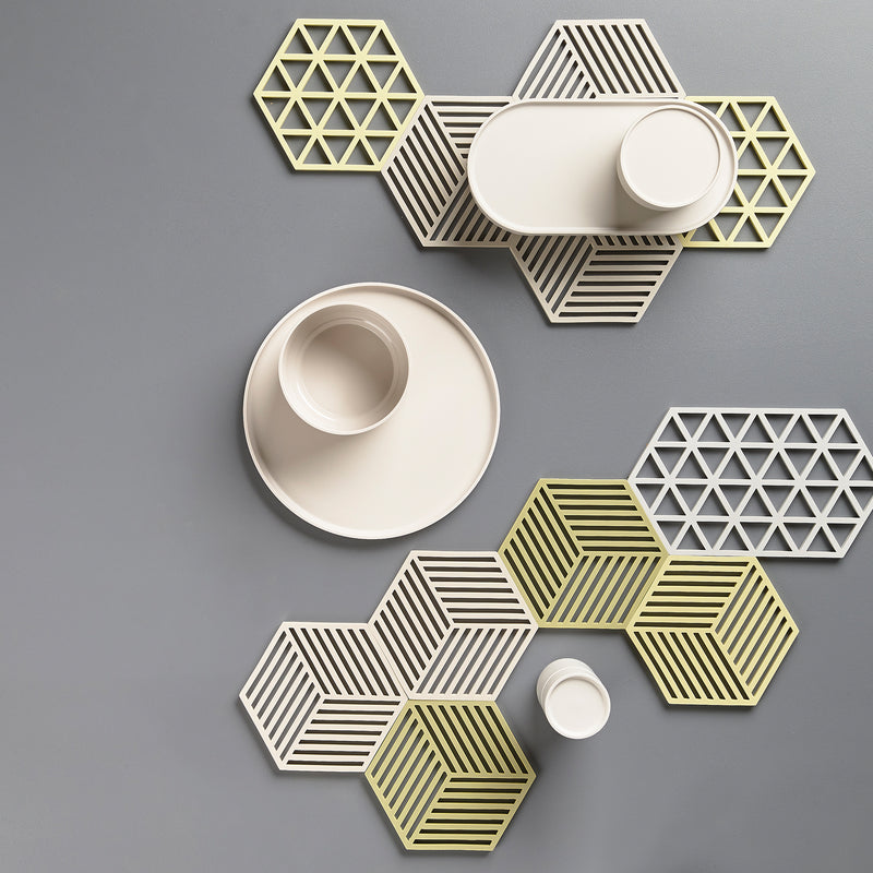 Zone Denmark - Triangle Untersetzer | 24 x 14 cm / cool grey