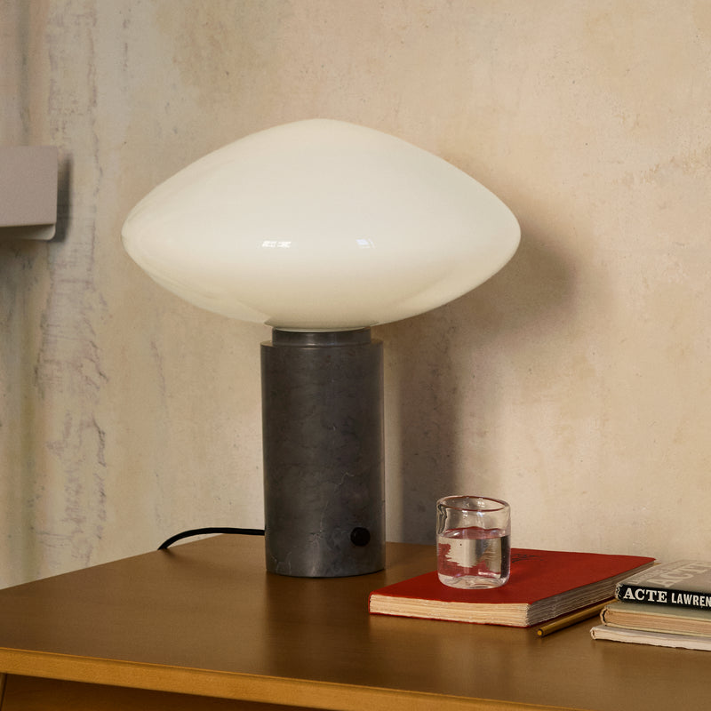 &amp;Tradition - Mist AP17 Tischleuchte | Marmor grau (Grigio Caldo)
